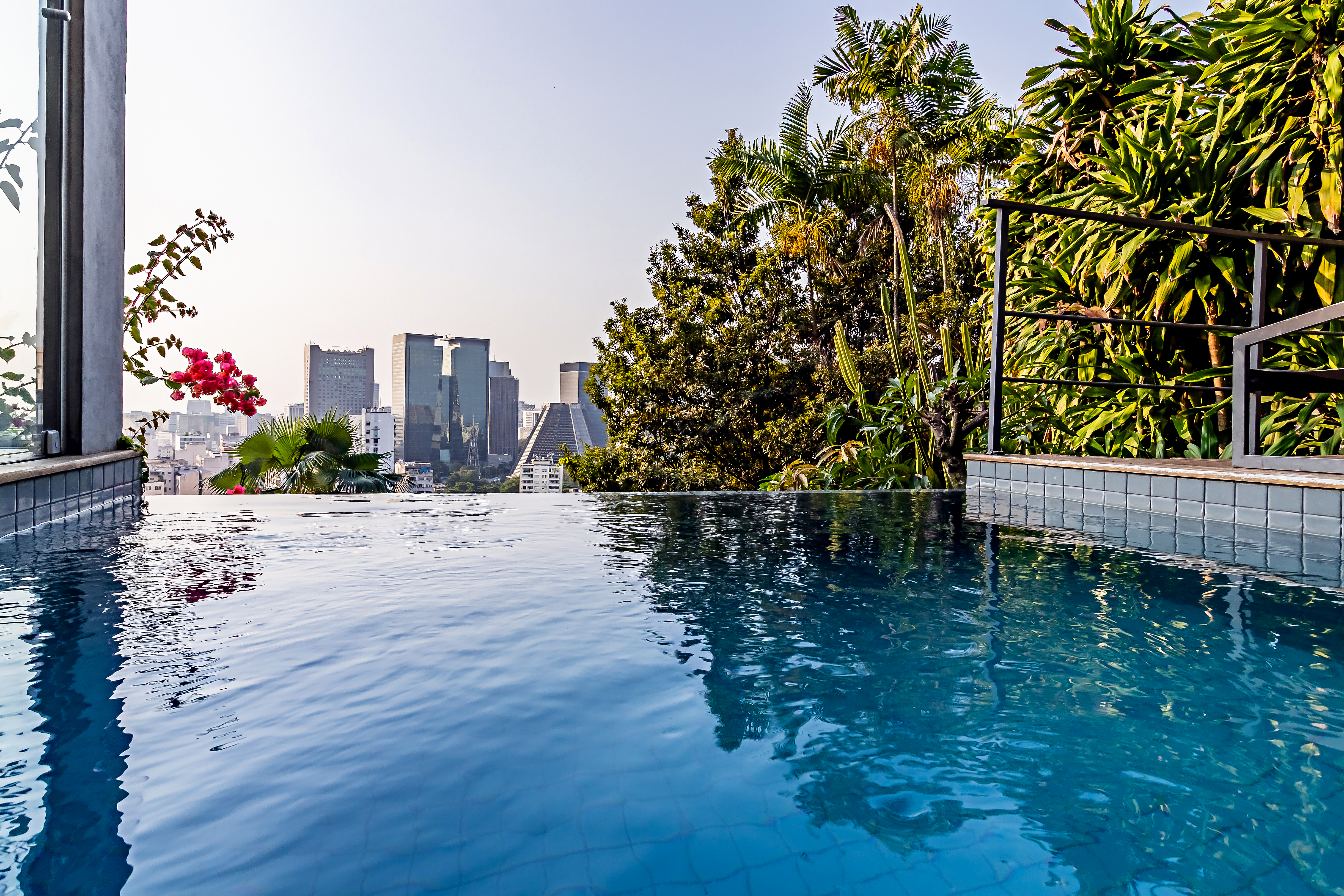 Piscina e área externa da Casa Gerânio